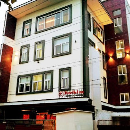Fabhotel Roselle Inn Λάκναου Εξωτερικό φωτογραφία