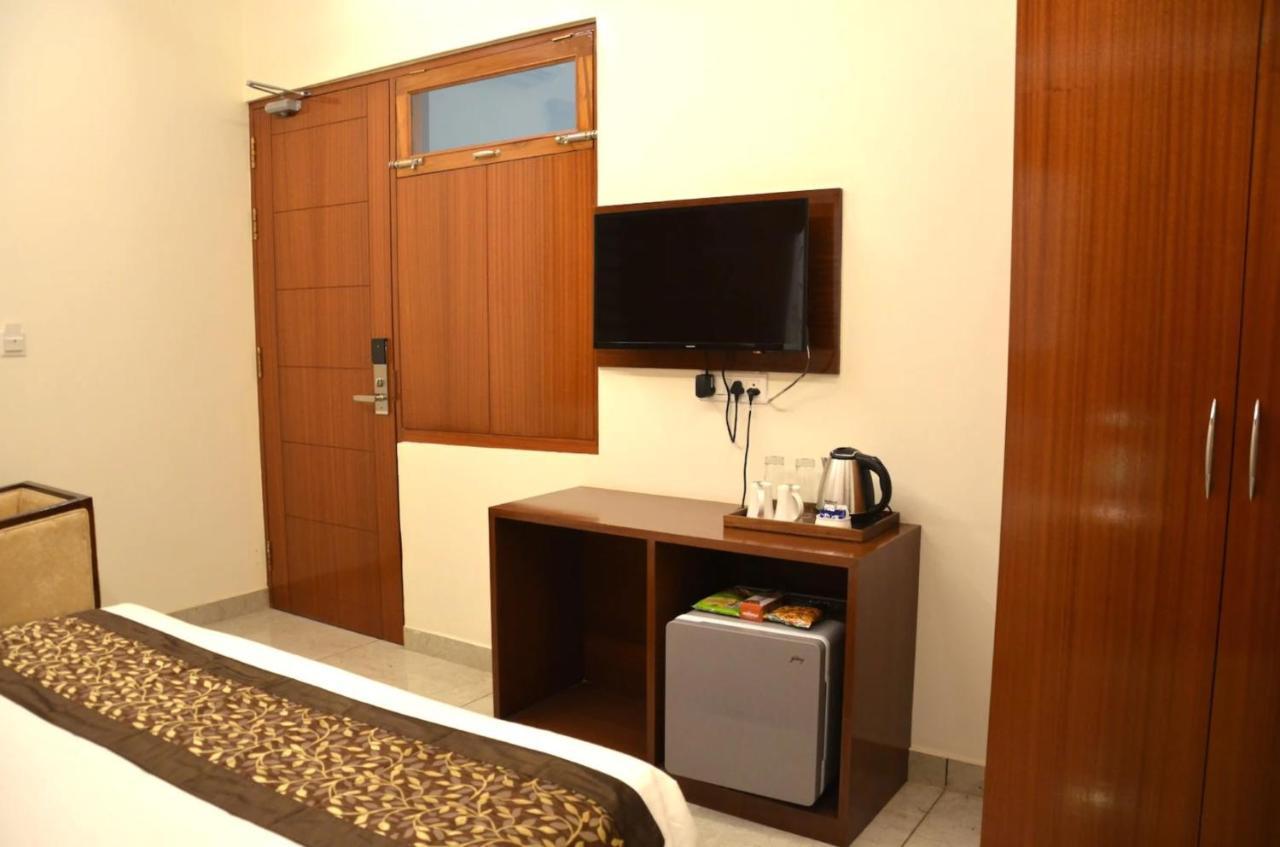 Fabhotel Roselle Inn Λάκναου Εξωτερικό φωτογραφία