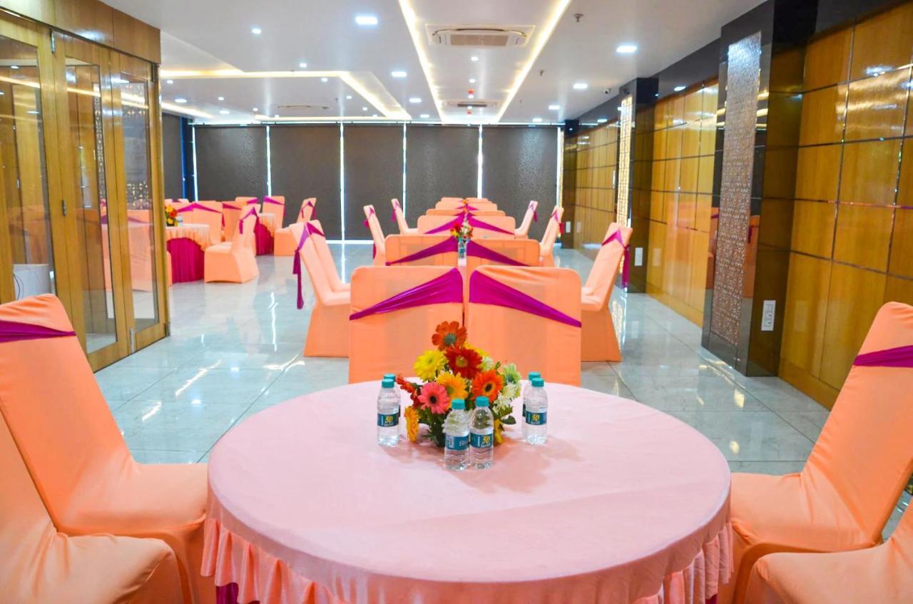 Fabhotel Roselle Inn Λάκναου Εξωτερικό φωτογραφία