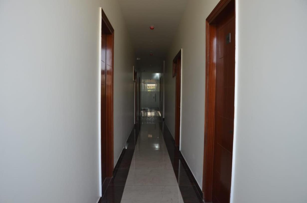 Fabhotel Roselle Inn Λάκναου Εξωτερικό φωτογραφία