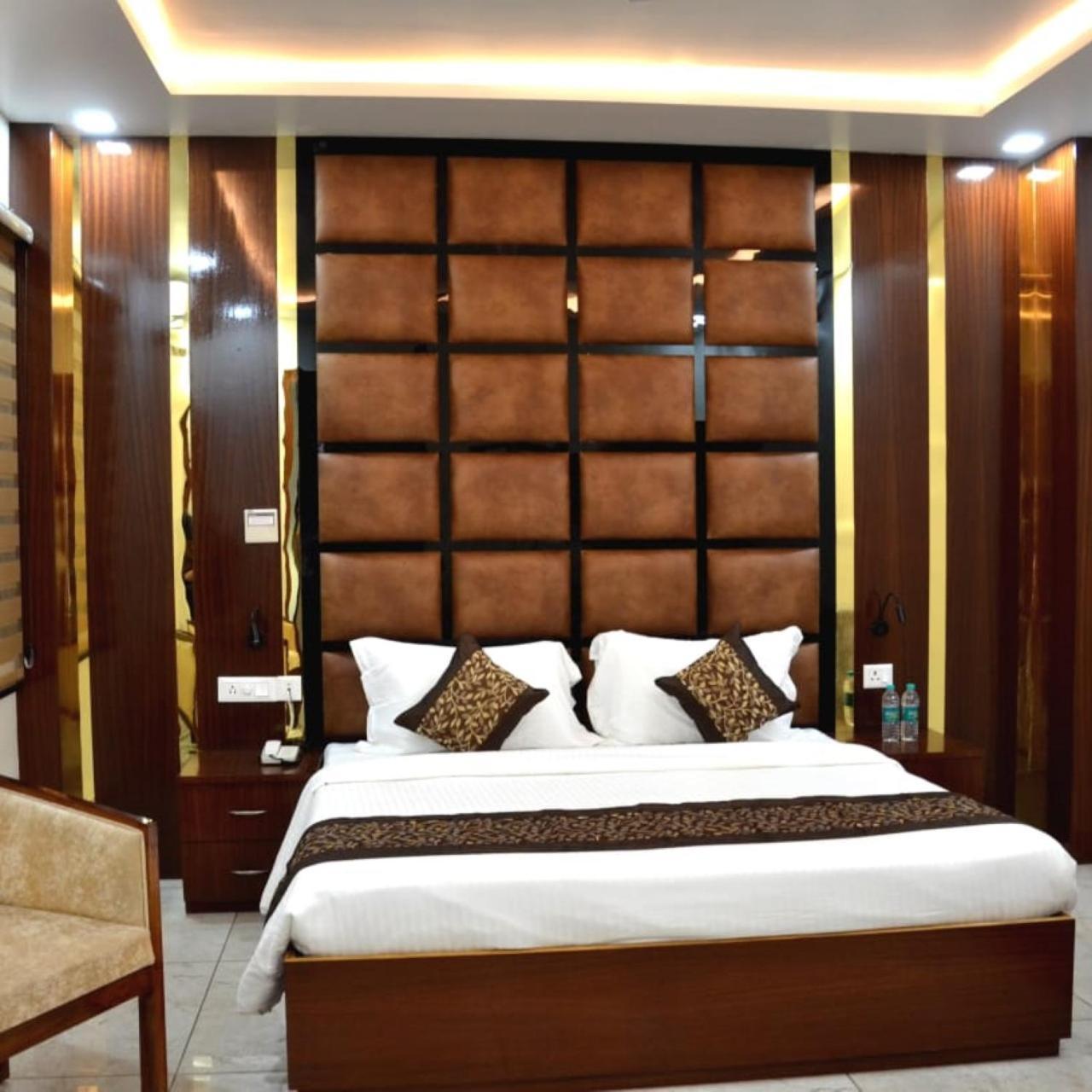 Fabhotel Roselle Inn Λάκναου Εξωτερικό φωτογραφία