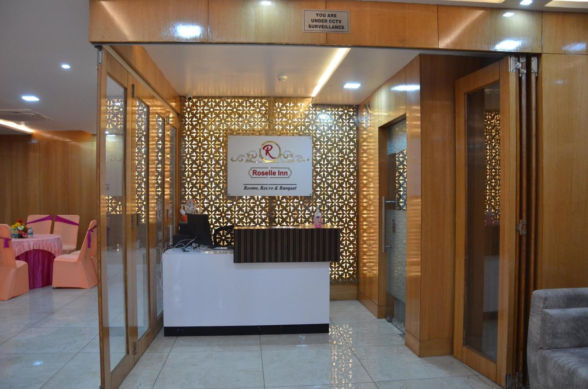 Fabhotel Roselle Inn Λάκναου Εξωτερικό φωτογραφία