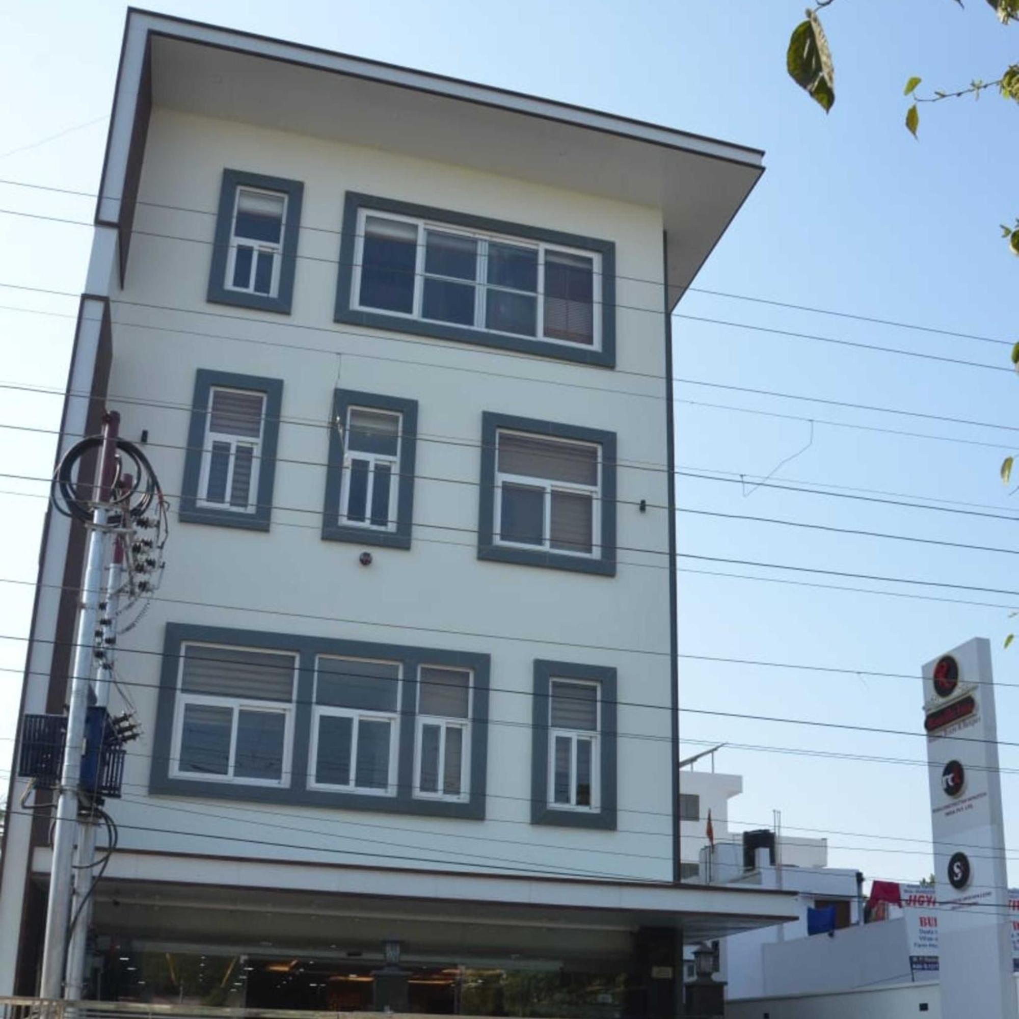 Fabhotel Roselle Inn Λάκναου Εξωτερικό φωτογραφία